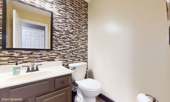 445 Harvest Gate, House other with 4 bedrooms, 4 bathrooms and 2 parking in Lake In The Hills IL | Image 15