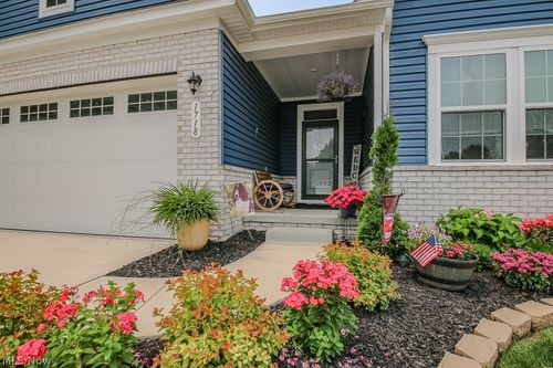 1718 Creekside Ct, Painesville, OH, 44077-4706 | Card Image