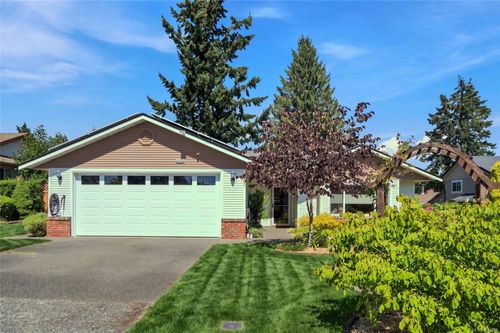 701 Ermineskin Ave, Parksville, BC, V9P2L4 | Card Image