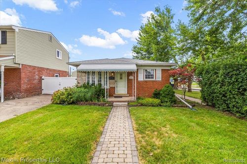 3939 15th St, Wyandotte, MI, 48192-6419 | Card Image