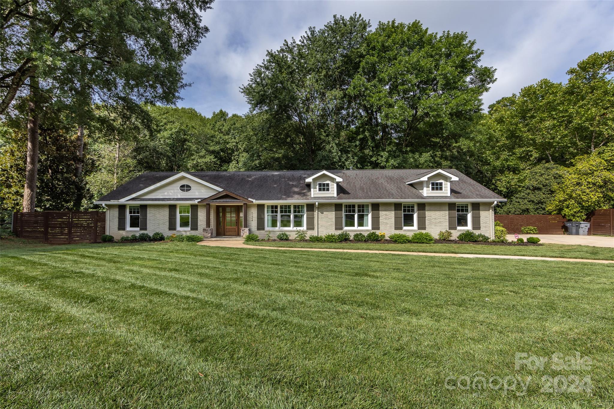 Deveron Dr, Charlotte, NC 28211