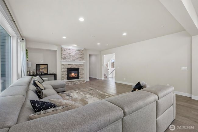 Spacious open floor plan | Image 22