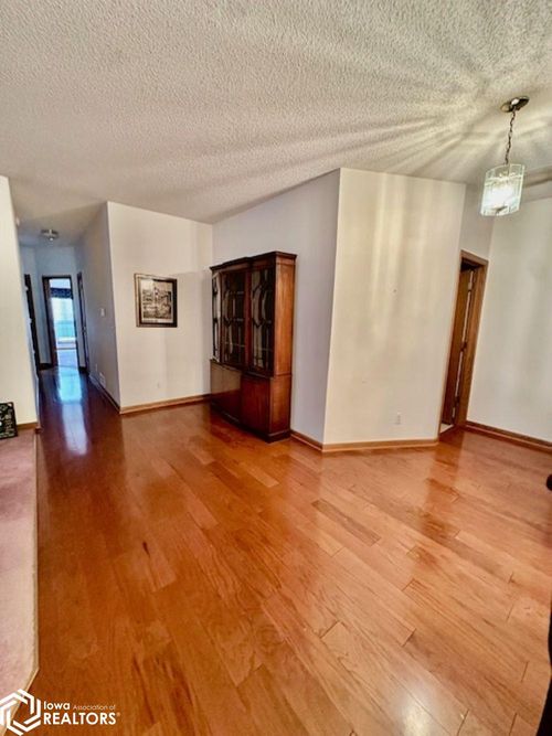 1508 Orchard Meadow Dr, Burlington, IA, 52601-2081 | Card Image