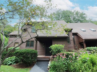 510 Acorn Lane, Condo with 3 bedrooms, 2 bathrooms and null parking in Shelburne VT | Image 1