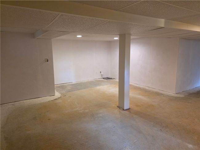 934 W Newton Rd(thomas School Rd), House other with 3 bedrooms, 3 bathrooms and 3 parking in Hempfield Twp - WML PA | Image 18