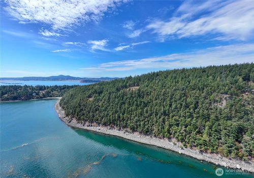 7121 Island View Dr, Anacortes, WA, 98221-8951 | Card Image