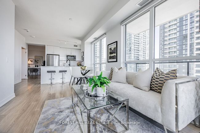 1209 - 4085 Parkside Village Dr, Condo with 3 bedrooms, 2 bathrooms and 1 parking in Mississauga ON | Image 6