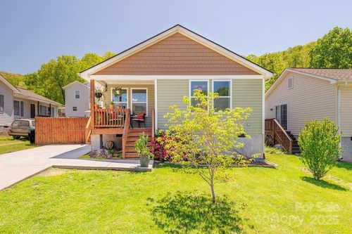 10 Half Moon Dr, Swannanoa, NC, 28778-8318 | Card Image