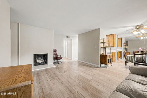 h2-5525 E Thomas Rd, Phoenix, AZ, 85018-8126 | Card Image