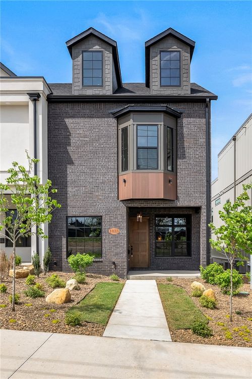 1033 Nw A St, Bentonville, AR, 72712-4746 | Card Image
