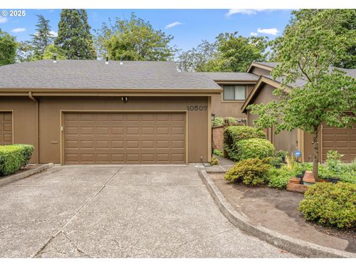 10507 Se Crystal Lake Ln, Milwaukie, OR, 97222-7525 | Card Image