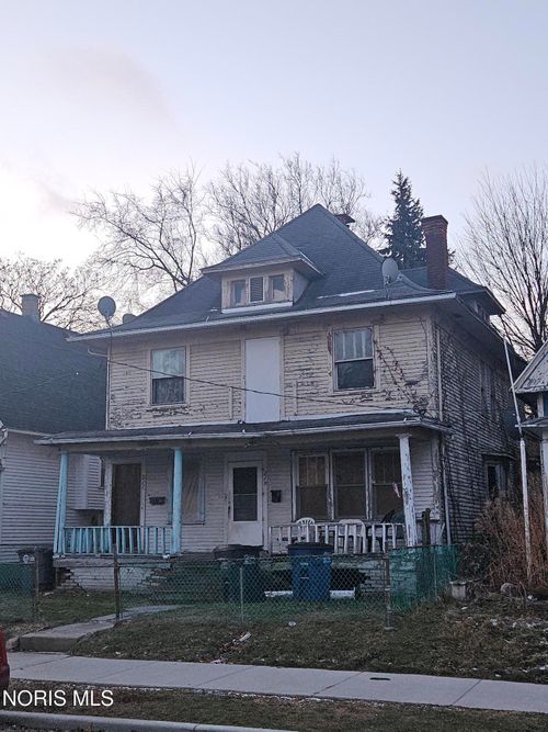 219 Eastern Ave, Toledo, OH, 43609-2612 | Card Image