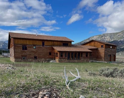 135 Twin Antler Dr, Gallatin Gateway, MT, 59730-8721 | Card Image