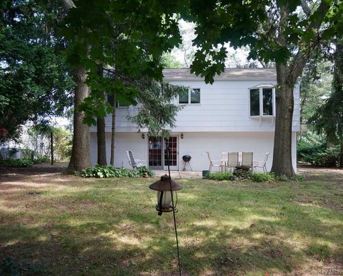 439 Broadway Greenlawn, Huntington, NY, 11743-5424 | Card Image