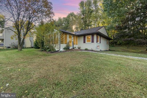 212 Erb Ave, WILLOW STREET, PA, 17584-9333 | Card Image