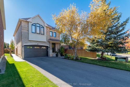 18 Pinebrook Cir, Caledon, ON, L7C1C4 | Card Image