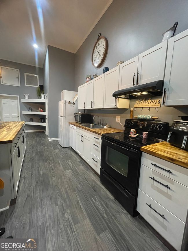 26662 Highway 82, House other with 5 bedrooms, 2 bathrooms and null parking in Waynesville GA | Image 6