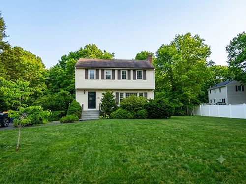 69 Montgomery Dr, Plymouth, MA, 02360-5273 | Card Image