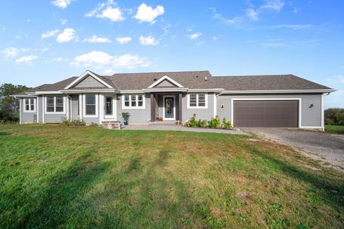 8414 Orchard Valley Rd, West Bend, WI, 53090-9029 | Card Image