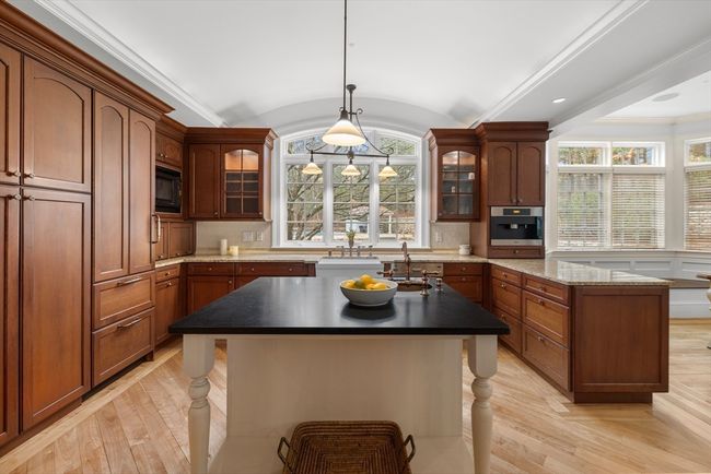 29 Philip St, House other with 6 bedrooms, 7 bathrooms and 6 parking in Medfield MA | Image 9