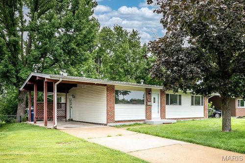 795 Bellarmine Ln, Florissant, MO, 63031-7203 | Card Image