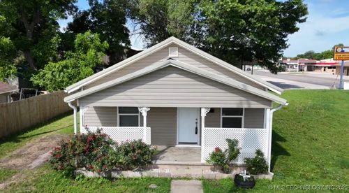 105 S B St, Davis, OK, 73030-2207 | Card Image