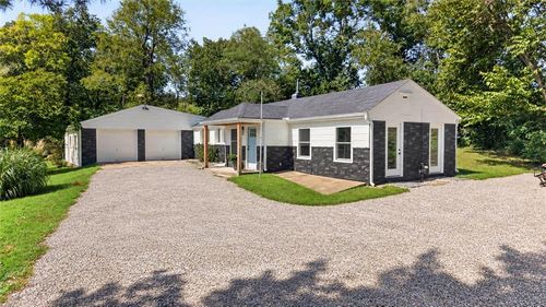 28 T St, Lake Lotawana, MO, 64086-9304 | Card Image