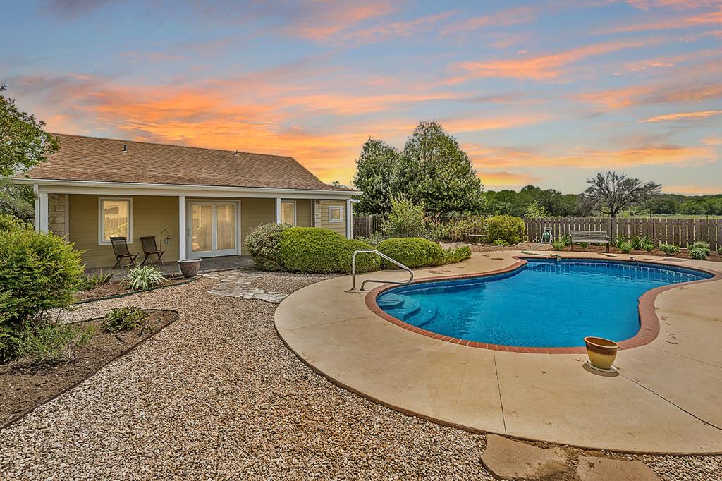 Gravel Ln, Fredericksburg, TX 78624