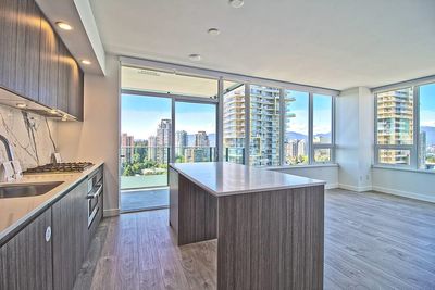 2409 - 6463 Silver Ave, Condo with 2 bedrooms, 2 bathrooms and 1 parking in Burnaby BC | Image 3