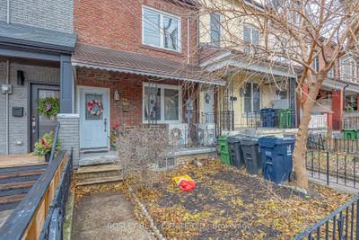 58 Palmerston Ave, Home with 3 bedrooms, 2 bathrooms and 1 parking in Toronto ON | Image 2