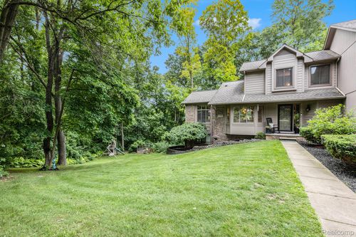 9780 Oak Valley Dr, Clarkston, MI, 48348-4169 | Card Image