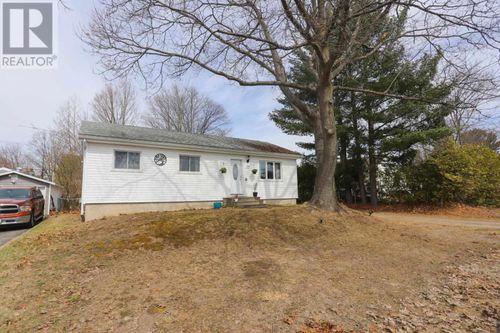 154 Ashgrove Ave, Sault Ste. Marie, ON, P6A4X2 | Card Image
