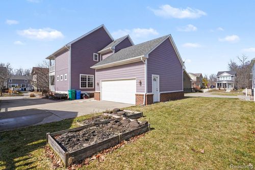 1827 Gilmore St, Howell, MI, 48855-6812 | Card Image