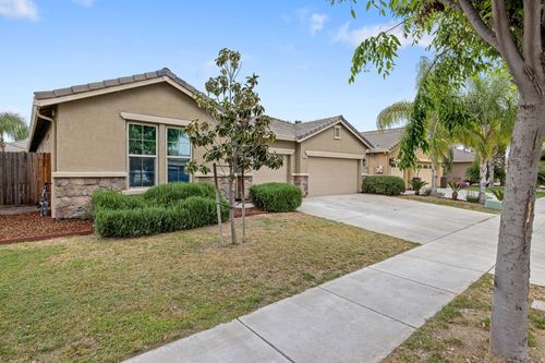3526 W Buena Vista Avenue, Visalia, CA, 93291 | Card Image