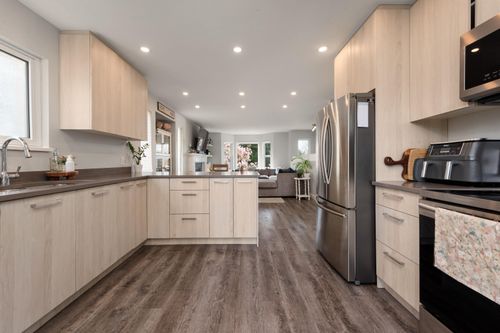 20373 115 Ave, Maple Ridge, BC, V2X9H5 | Card Image