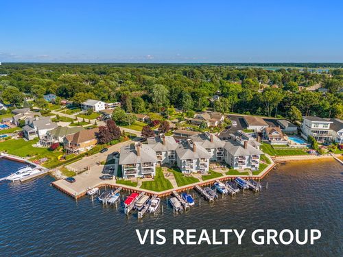 8b-400 Lakeview Ct, Spring Lake, MI, 49456-1760 | Card Image