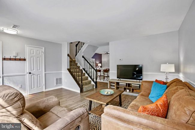 894 Smartts Ln Ne, Townhouse with 3 bedrooms, 3 bathrooms and null parking in LEESBURG VA | Image 4