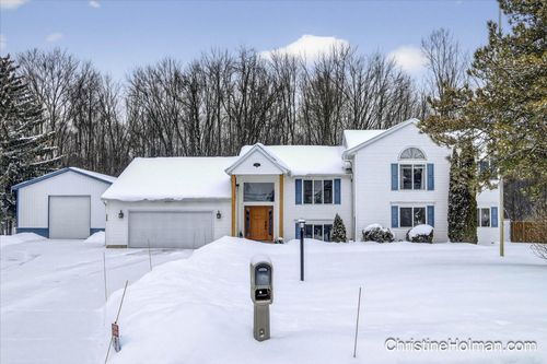 7099 Silver Lake Dr Ne, Rockford, MI, 49341-9409 | Card Image