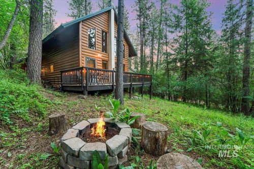 5 Huckleberry Rd, Garden Valley, ID, 83622-8063 | Card Image