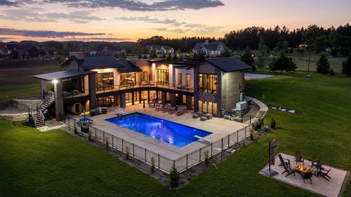 3890 Maxon Dr, Slinger, WI, 53086-1300 | Card Image