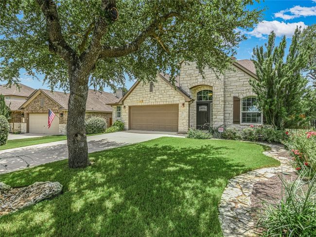 Enjoy a healthy, well maintained and manicured yard. | Image 4