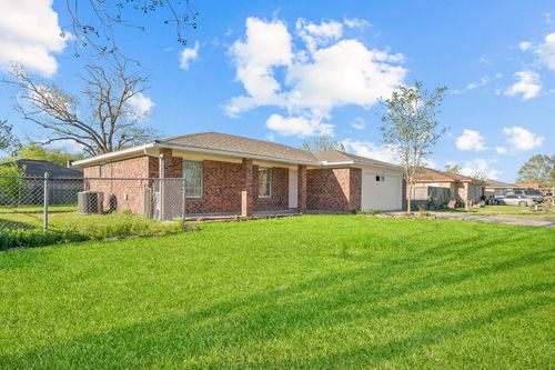 2414 Camillia St, Highlands, TX, 77562-3162 | Card Image