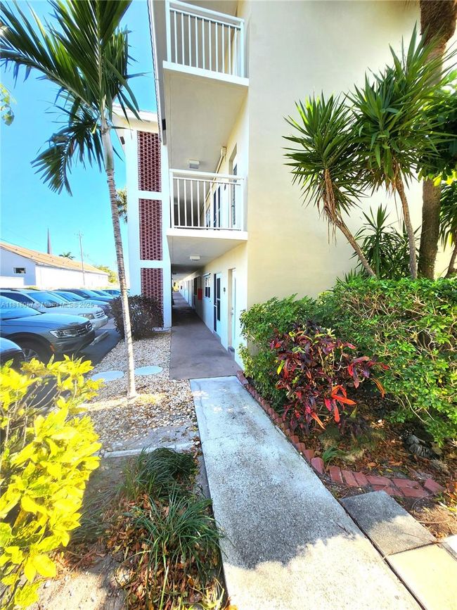 APT-149 - 1951 Ne 39 Th St, Condo with 2 bedrooms, 2 bathrooms and null parking in Lighthouse Point FL | Image 25