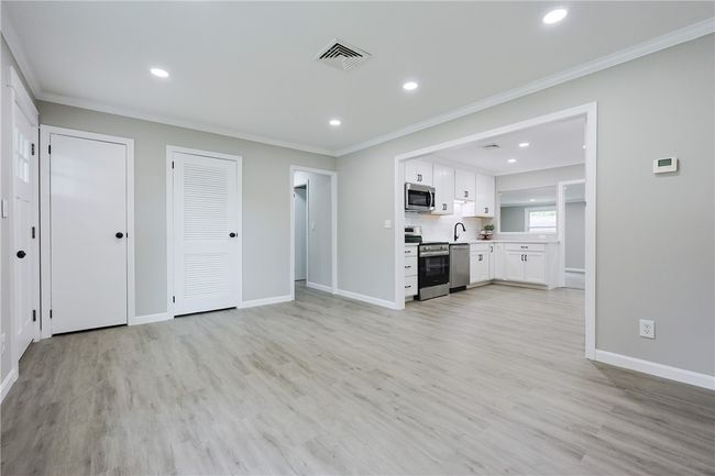 31 Forbes St, House other with 3 bedrooms, 1 bathrooms and 3 parking in Riverside RI | Image 5