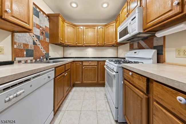 101 Hidden Gln, Townhouse with 3 bedrooms, 2 bathrooms and null parking in Montague NJ | Image 10