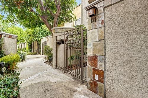 121-21901 Lassen St, Chatsworth, CA, 91311 | Card Image