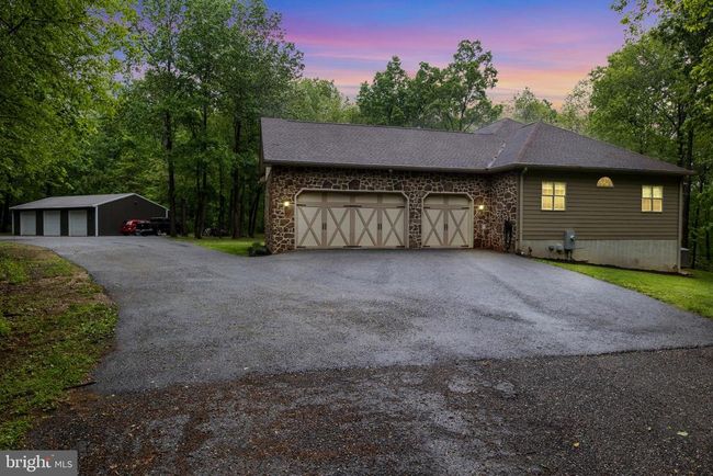 1982 Whyte Ln, House other with 3 bedrooms, 3 bathrooms and null parking in SPRING GROVE PA | Image 6