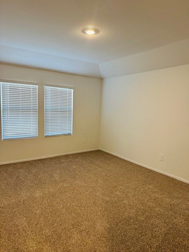 409 Sandringham Loop, House other with 3 bedrooms, 2 bathrooms and 2 parking in Uhland TX | Image 7