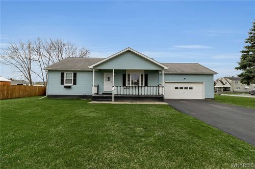 4555 Chester Ave, Niagara Falls, NY, 14305-1301 | Card Image