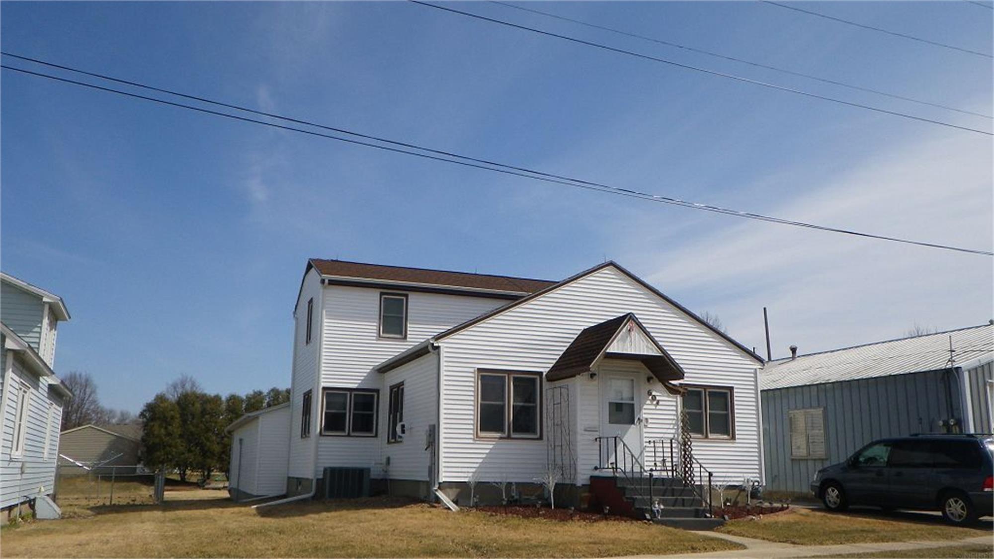 5th St, Grundy Center, IA 50638